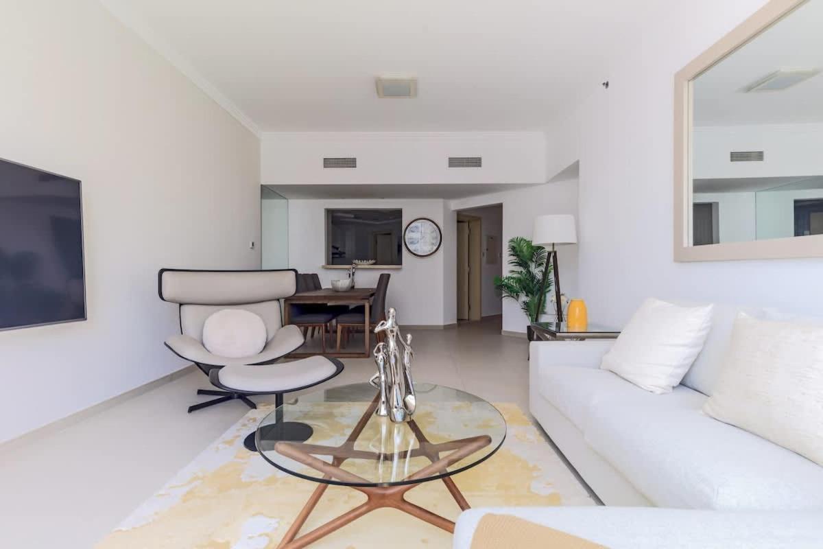 Luxury Private Access Apartment *