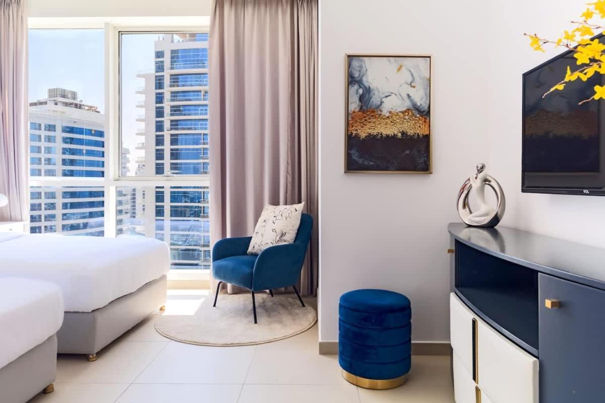 Luxury Private Access Apartment *